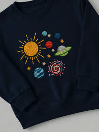 In A Galaxy Far Far Away - Sweatshirt Navy close-up by Tout Est Fichu