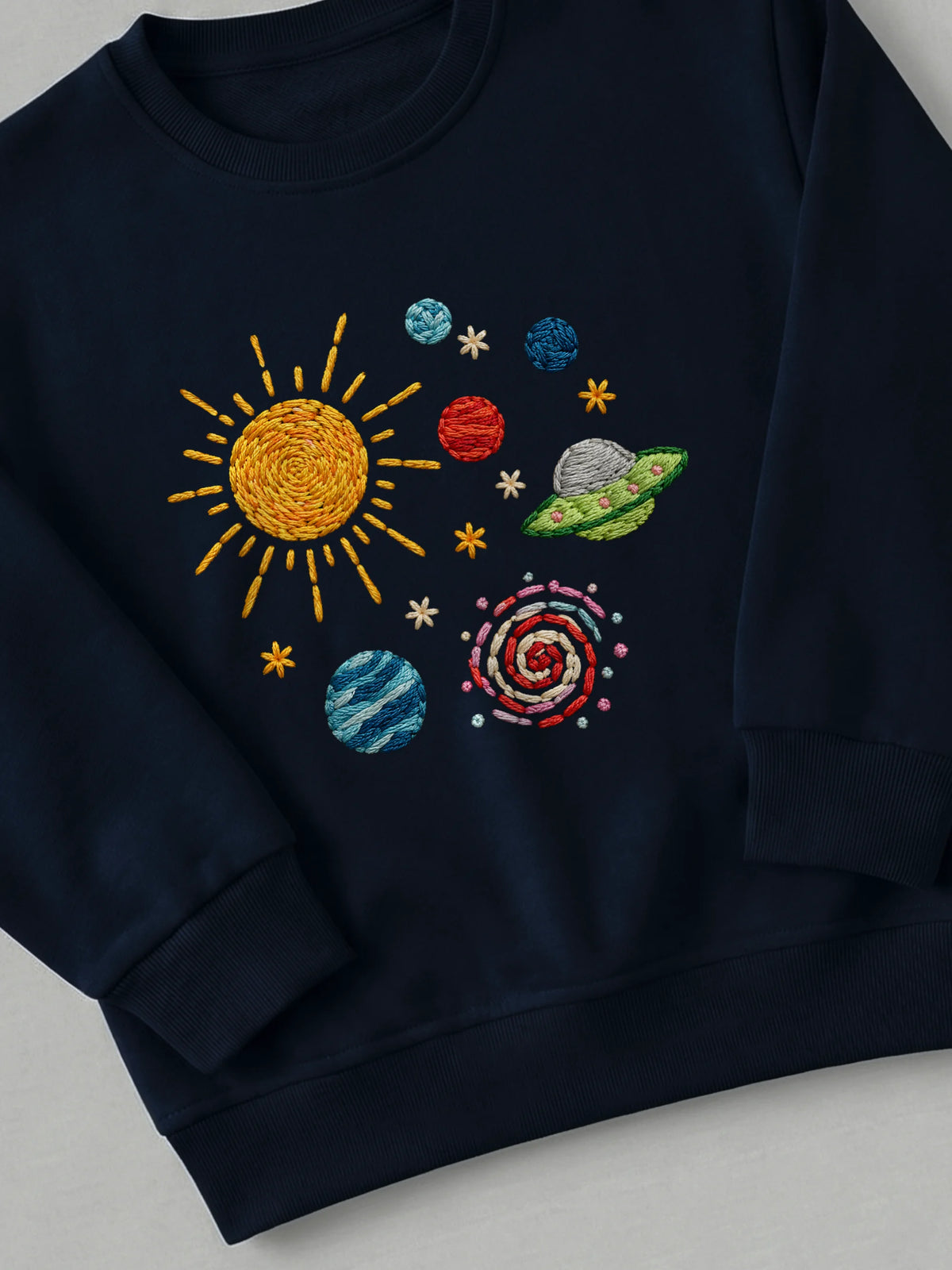 In A Galaxy Far Far Away - Sweatshirt Navy close-up by Tout Est Fichu