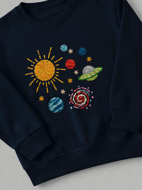 In A Galaxy Far Far Away - Sweatshirt Navy close-up by Tout Est Fichu