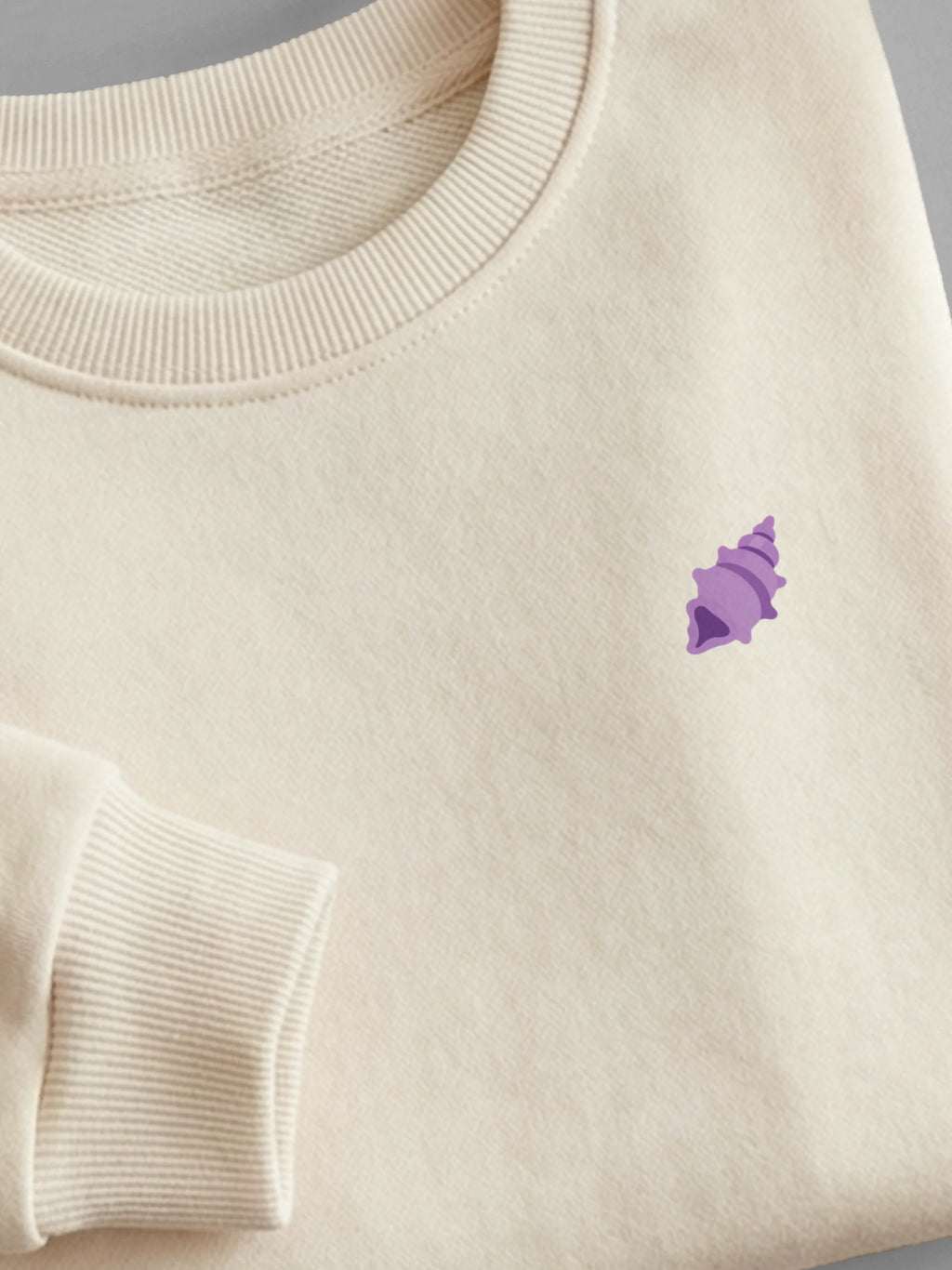 Little Phoenician Minis - Purple Seashell - Sweatshirt Cream close-up by Tout Est Fichu