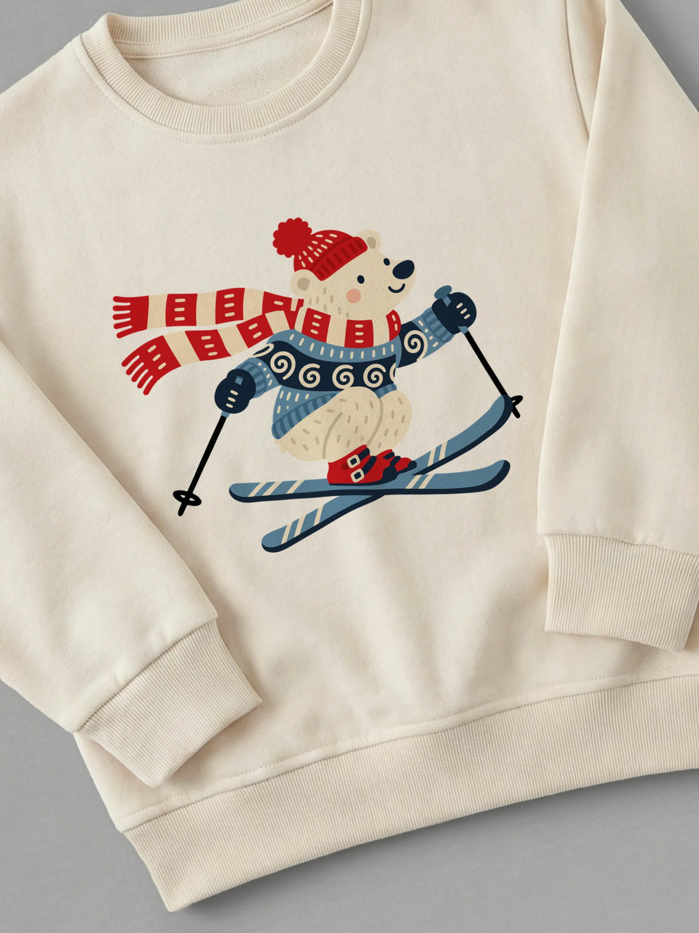 Ski Bear - Sweatshirt Cream close-up by Tout Est Fichu